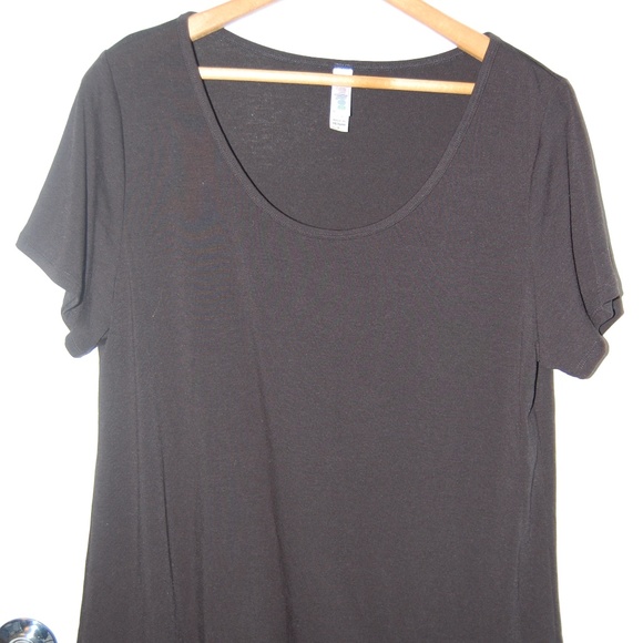 LuLaRoe L Classic T - Picture 1 of 4